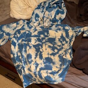 The North Face Cloudy Blue and White Wind Breaker